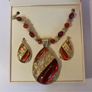 🆕 Kim Rogers Jewelry Set – Amber-Tone Pendant Necklace & Earrings, New in Box